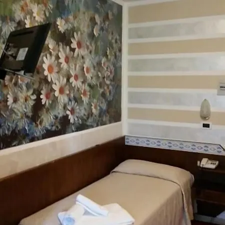 فندق Rosa Serenella 3*