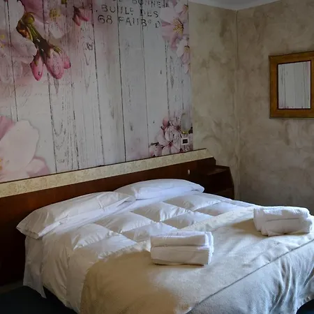 Отель Rosa Serenella 3*