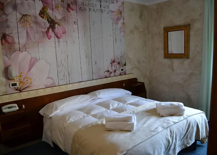 Ξενοδοχείο Rosa Serenella 3*